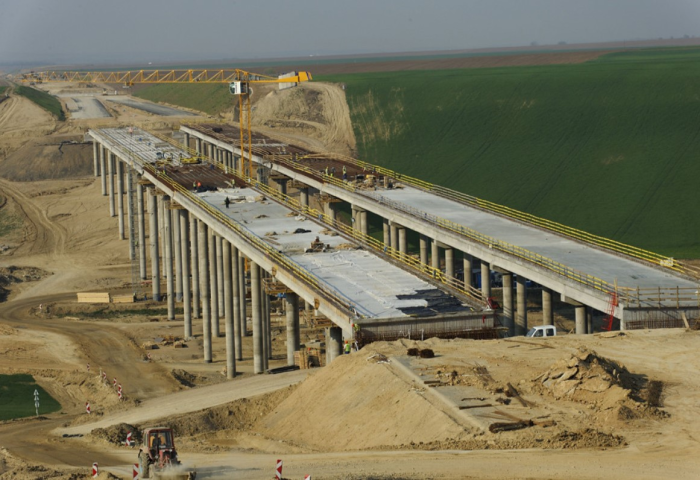 Viaduc sur le chantier de l'autoroute M6 en Hongrie (Colas) - Augusto Da Silva (Graphix Images)