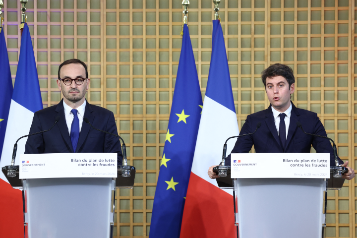 Thomas Cazenave, ministre délégué aux Comptes publics et Gabriel Attal, Premier ministre - Emmanuel Dunand / AFP

