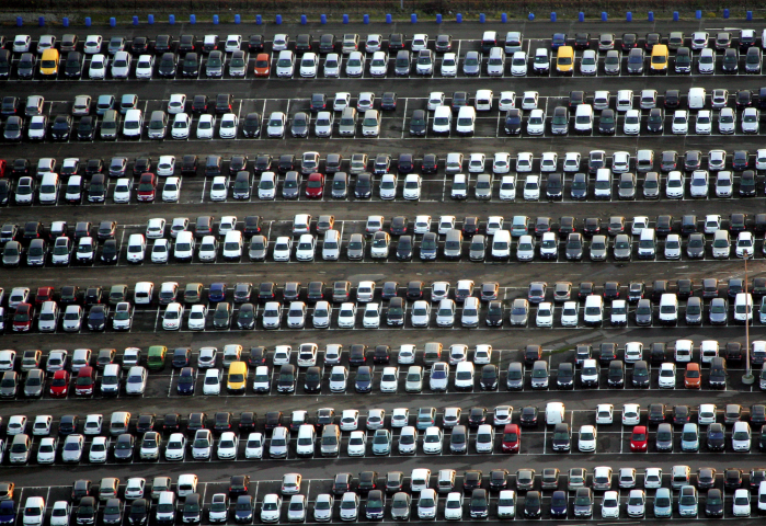 Parking Renault dans le port de Gennevilliers, vue aérienne - Laurent GRANDGUILLOT/REA
