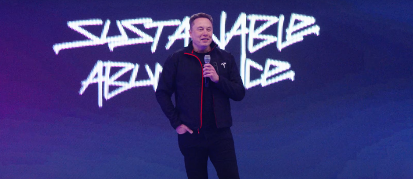 Elon Musk à l'assemblée générale de Tesla. Crédits : Tesla