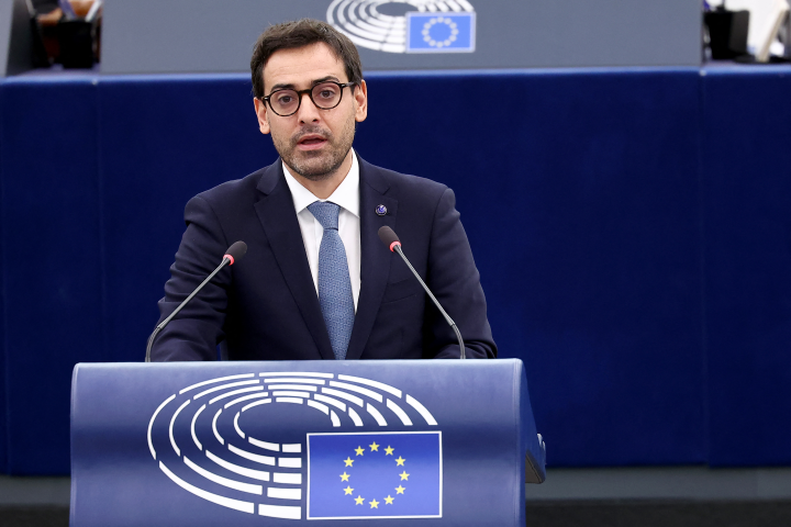 Stéphane Séjourné, vice-président de la Commission européenne, au Parlement européen le 7 octobre. (Photo by FREDERICK FLORIN / AFP)