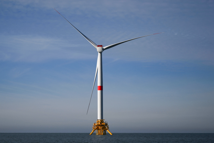 Éolienne en mer au large des côtes françaises. Christophe SIMON / AFP