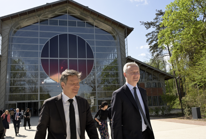 Bruno Le Maire, ministre français de l'Economie, des Finances et de la Souveraineté industrielle et numérique, et Robert Habeck, vice-chancelier, ministre de l'Economie et de la Protection du Climat de la République fédérale d'Allemagne. Bertrand GUAY / AFP