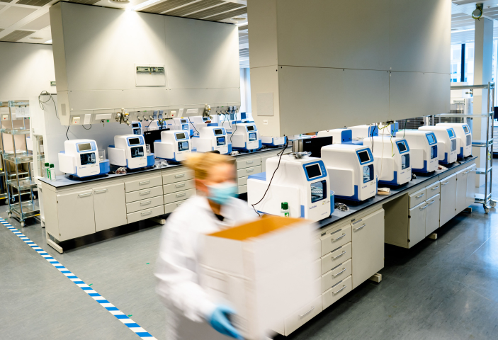Les laboratoires Eurofins réalisent chaque année des millions d’analyses pour les secteurs pharmaceutique, agroalimentaire et environnemental  (Photo by BART MAAT / ANP MAG / ANP via AFP)