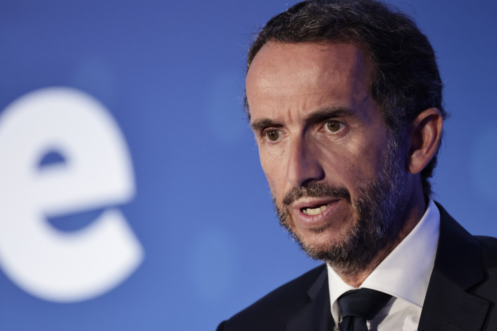 Alexandre Bompard, le directeur général de Carrefour. (Photo by STEPHANE DE SAKUTIN / AFP)