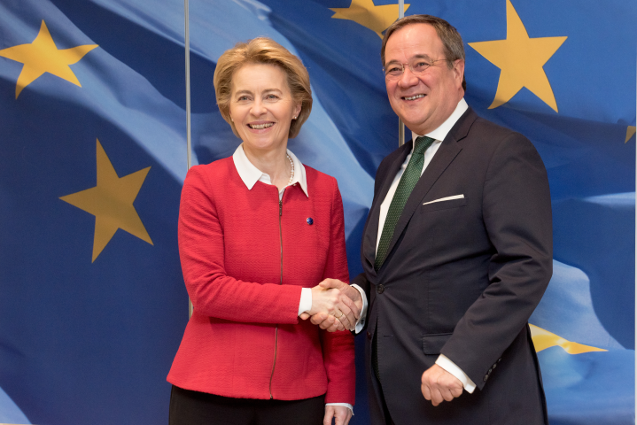 Armin Laschet et Ursula Van der Leyen
Candidat conservateur allemand pour élections de septembre 2021
Président de la Rhénanie Westphalie